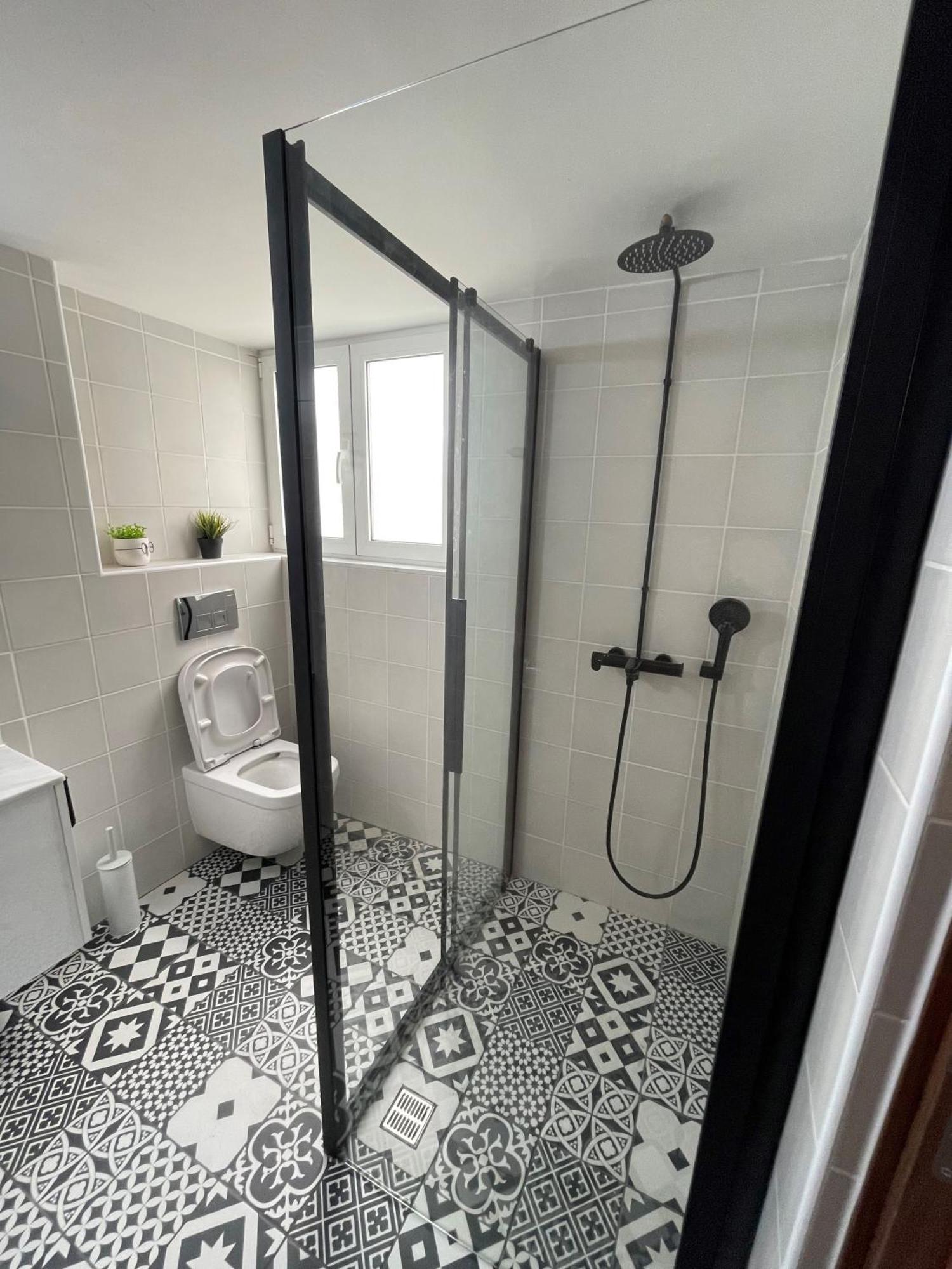 2 Bedroom Apt In Ermou 4 Minute Walk Beach Larnaca Ngoại thất bức ảnh